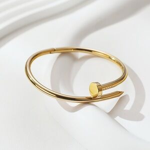 Chic Gold Nail Design Bracelet